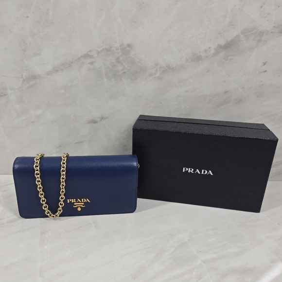 Prada Wallet on Chain/Clutch - Picture 2 of 13